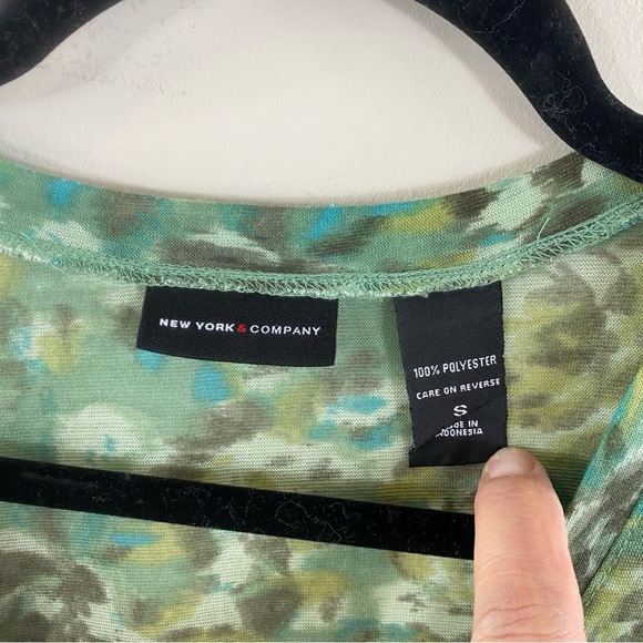 New York & Company Modeled Green Mesh Wrap Blouse with 3/4 Sleeves Sz S - Picture 4 of 10